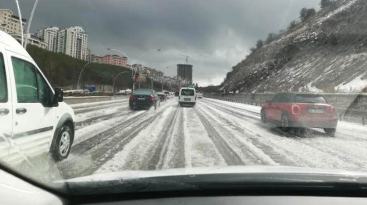 Ankara'da dolu etkili oldu