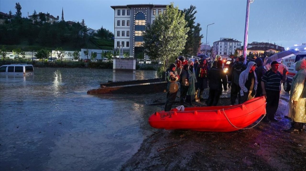 Sel ve su baskını yaşanan Akyurt'ta iki kişi hayatını kaybetti