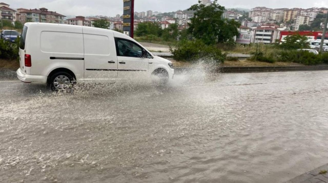 Bartın'da sağanak: Evler ve yollar su altında kaldı