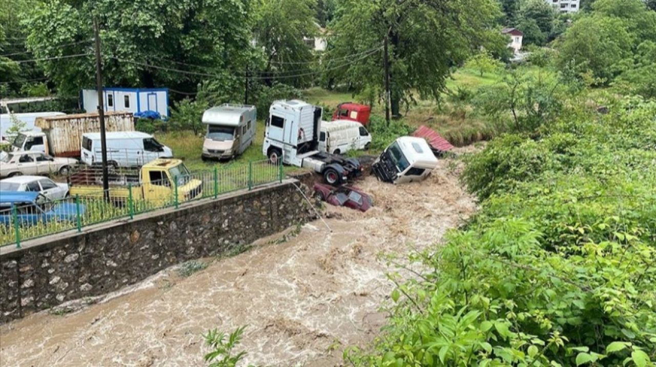 Zonguldak'ta sağanak nedeniyle Çaydamar Deresi taştı