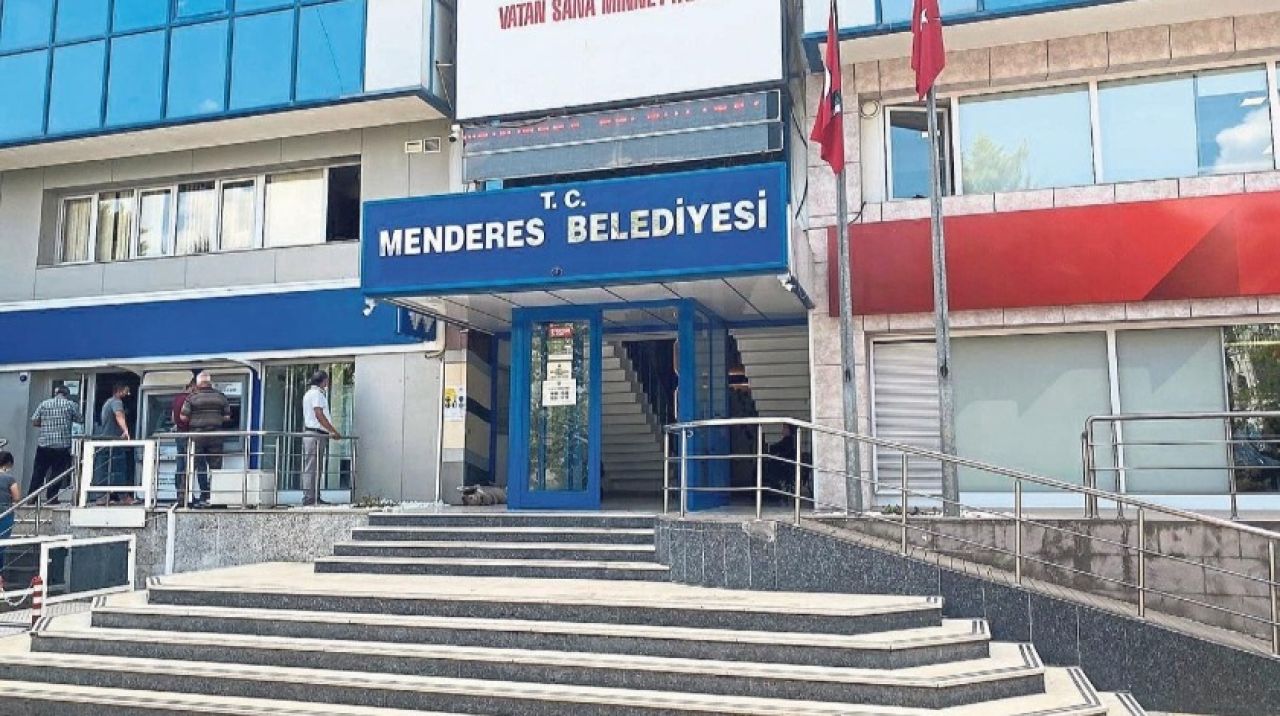 İzmir'de yolsuzluk operasyonu: Menderes Belediye Başkanı gözaltında