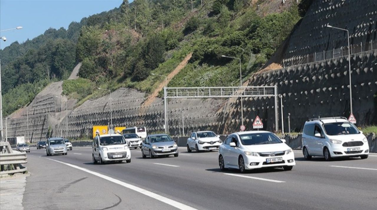 Anadolu Otoyolu'nda bayram yoğunluğu sürüyor