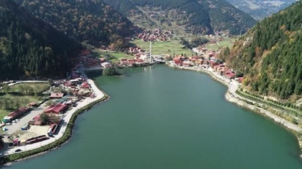 Uzungöl'e turist akını! Konaklayacak yer kalmadı, gelenler geri dönüyor