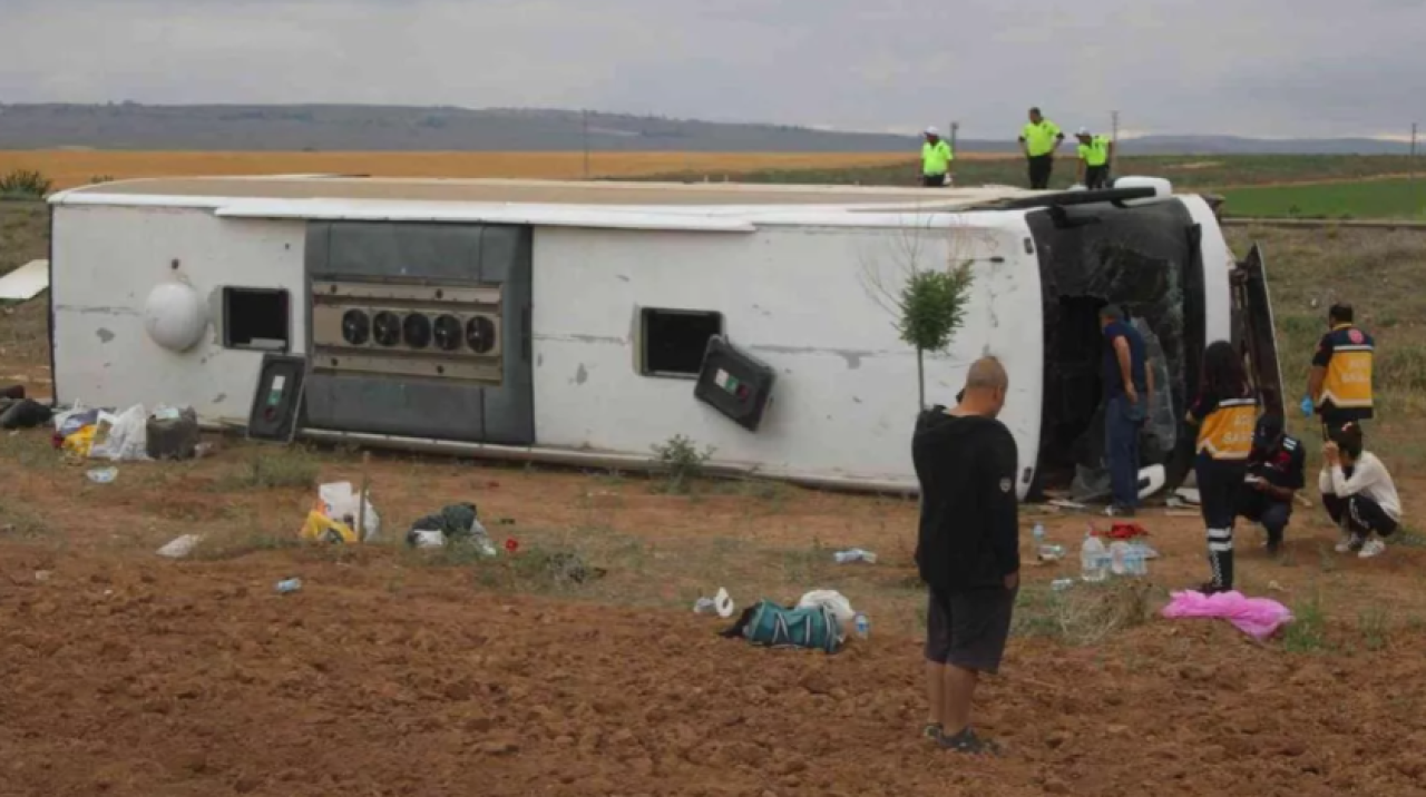 Kayseri'de yolcu otobüsü şarampole devrildi; Çok sayıda yaralı var