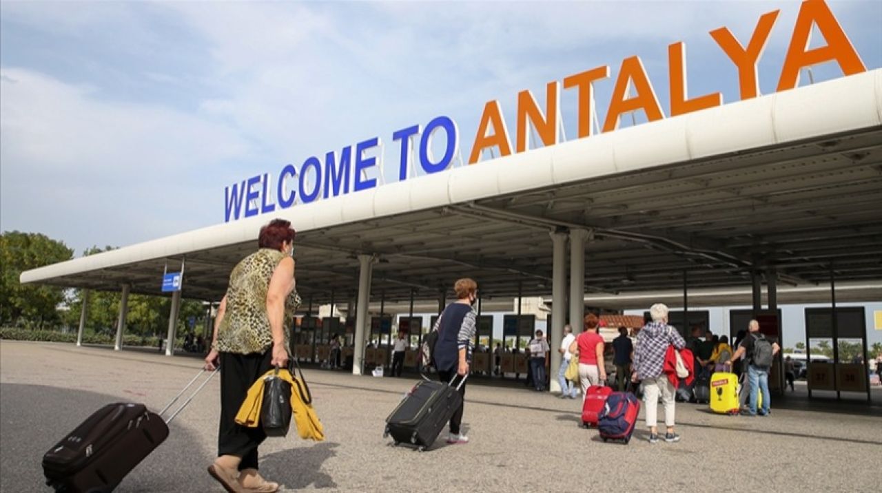 Antalya'ya hava yoluyla gelen turist sayısı 7 milyonu aştı