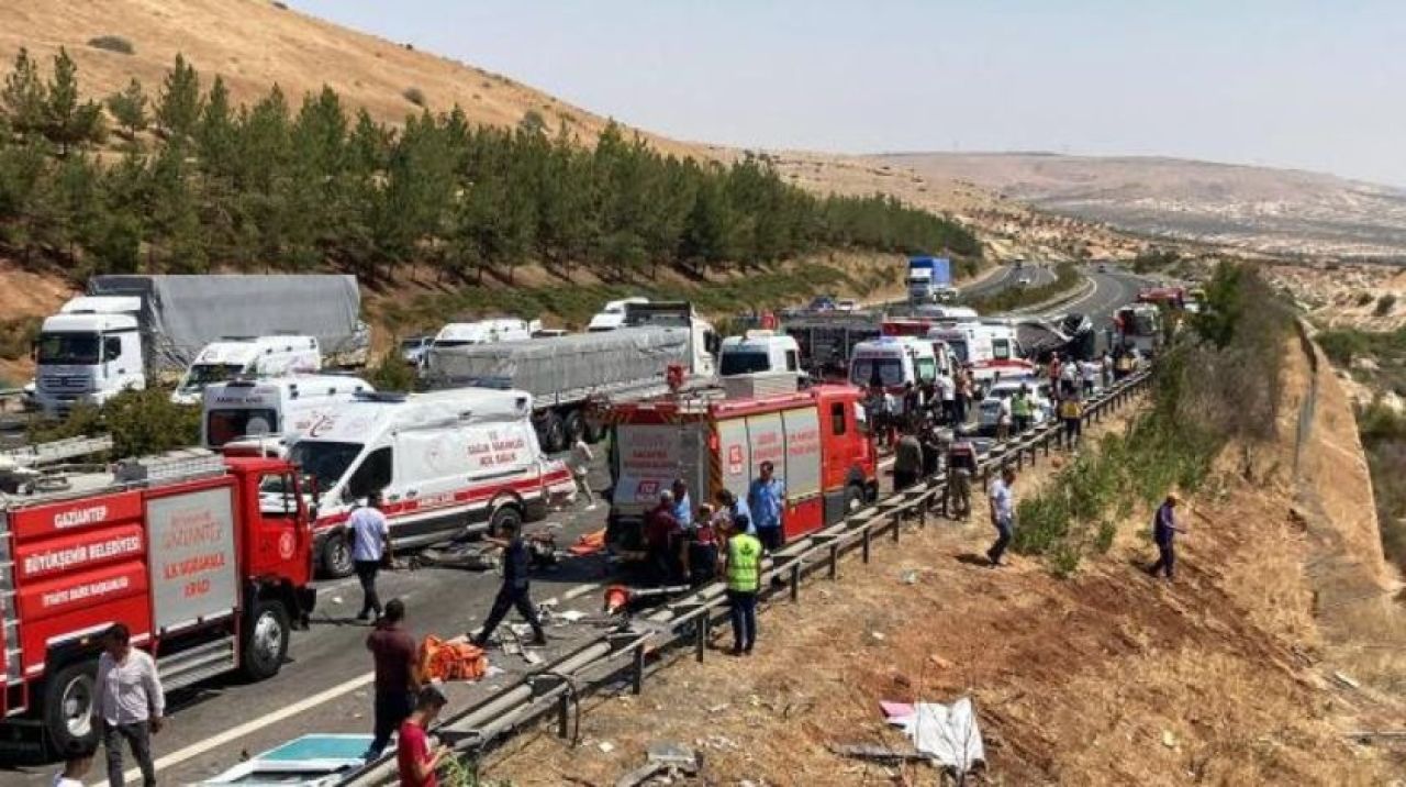 Gaziantep'te feci kaza: 16 ölü, 21 yaralı