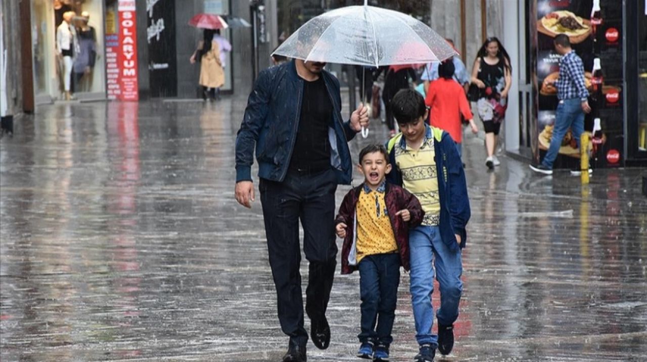 Meteorolojiden Orta ve Doğu Karadeniz kıyıları için kuvvetli sağanak uyarısı