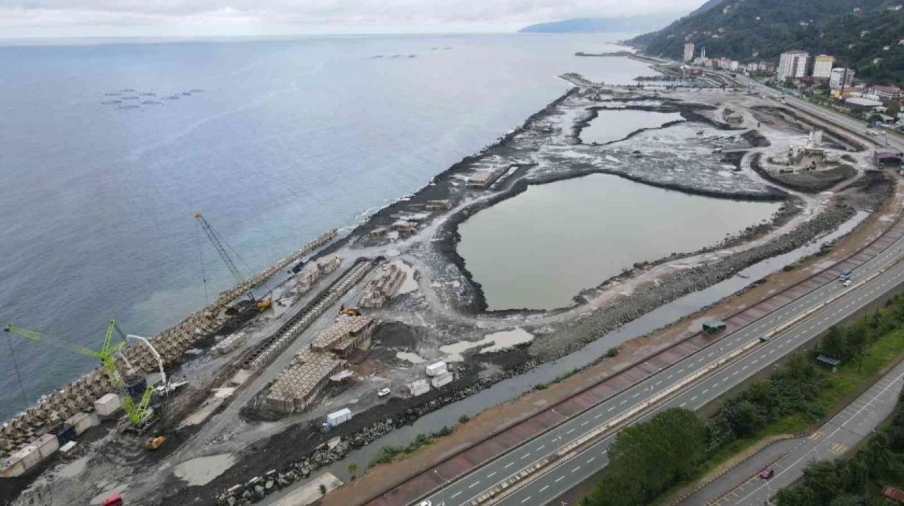 Rize'de yapılacak şehir hastanesinin dolgu çalışmaları sürüyor!