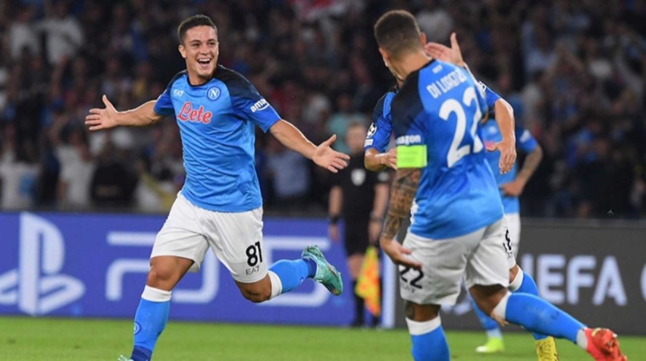 Napoli Ajax'ı yenerek üst turu garantiledi