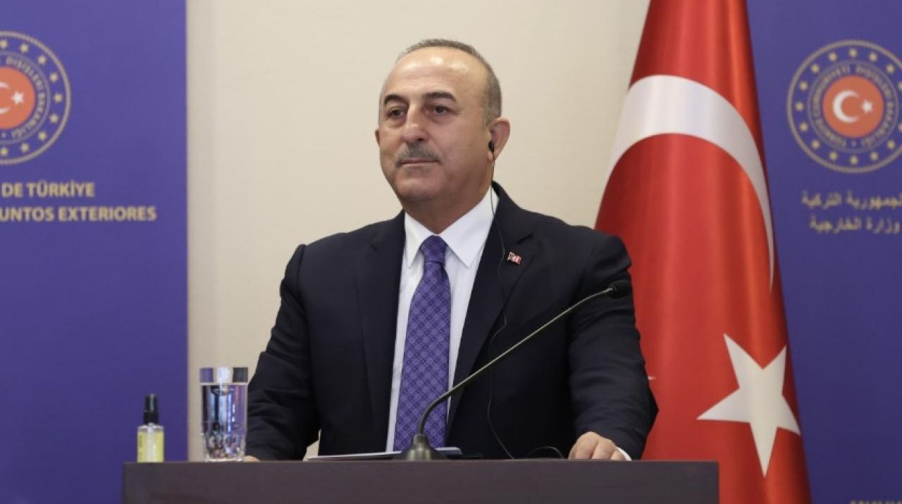 Bakan Çavuşoğlu'ndan Yunanistan'ın göçmen zulmüne tepki