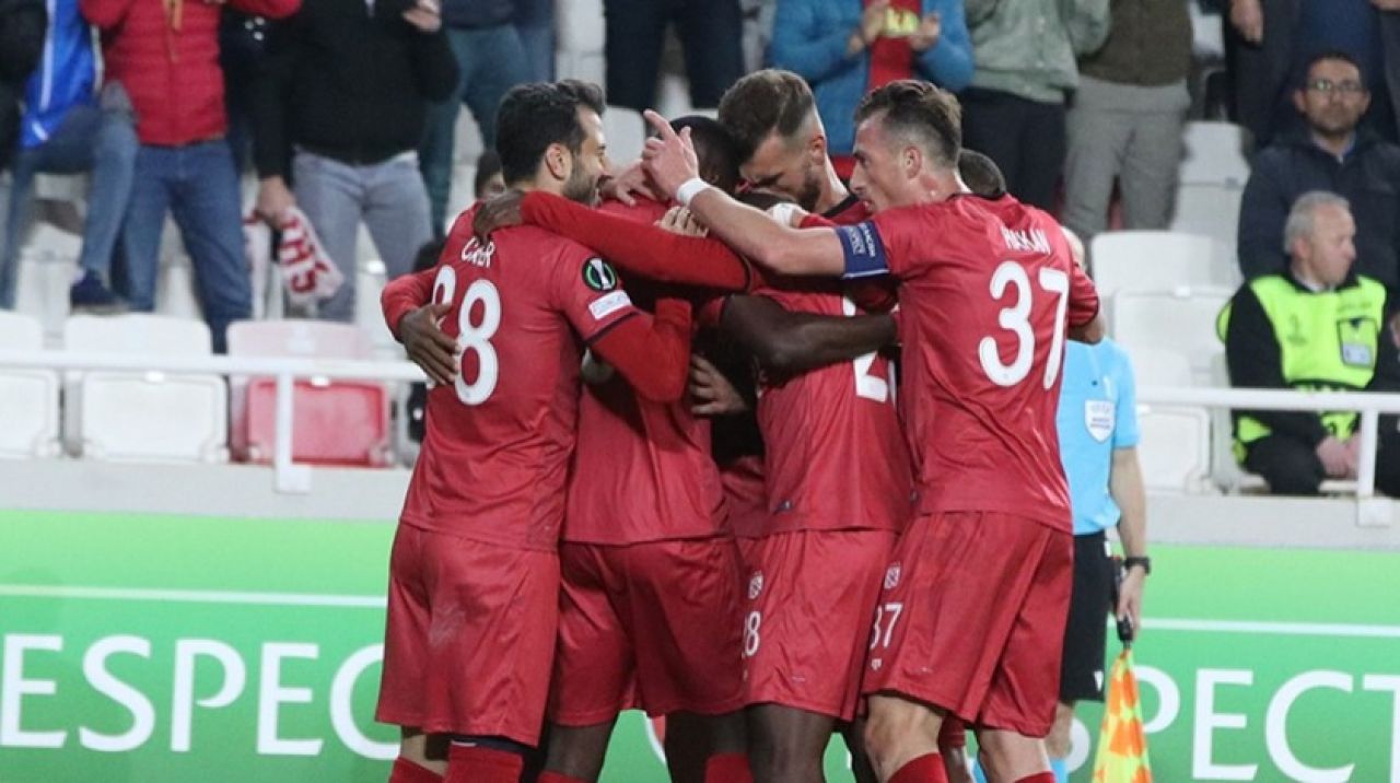 Sivasspor 'farklı' turladı