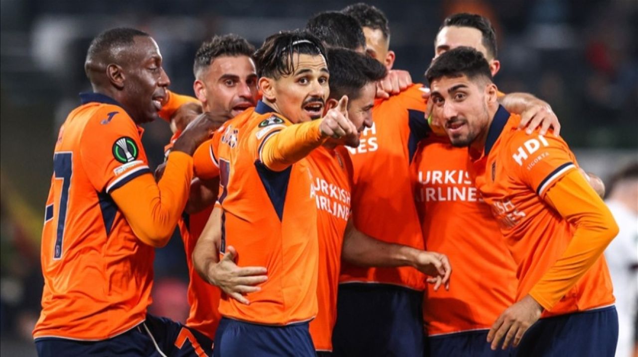 Emre Belözoğlu tarih yazıyor! UEFA Konferans Ligi'nde Başakşehir gruptan lider çıktı