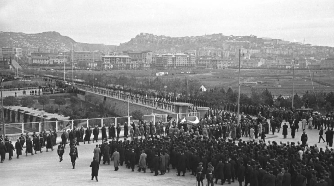 TBMM arşivinden yurt genelindeki ilk 10 Kasım törenleri