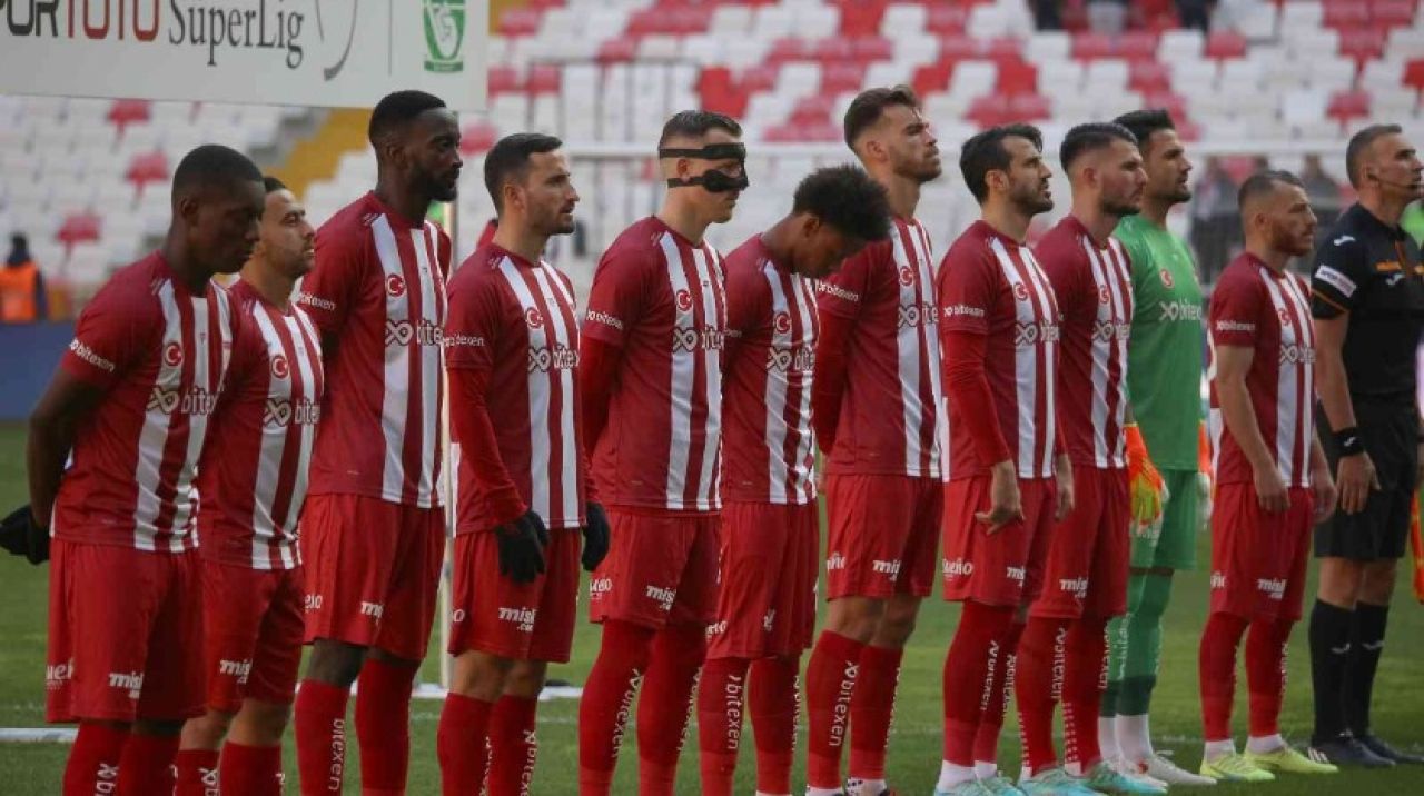 Sivasspor ve Ümraniyespor puanları paylaştı! 2-2