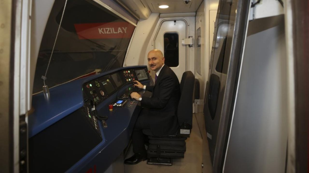 Bakan Karaismailoğlu, AKM-Gar-Kızılay Metro Hattı'nı test etti