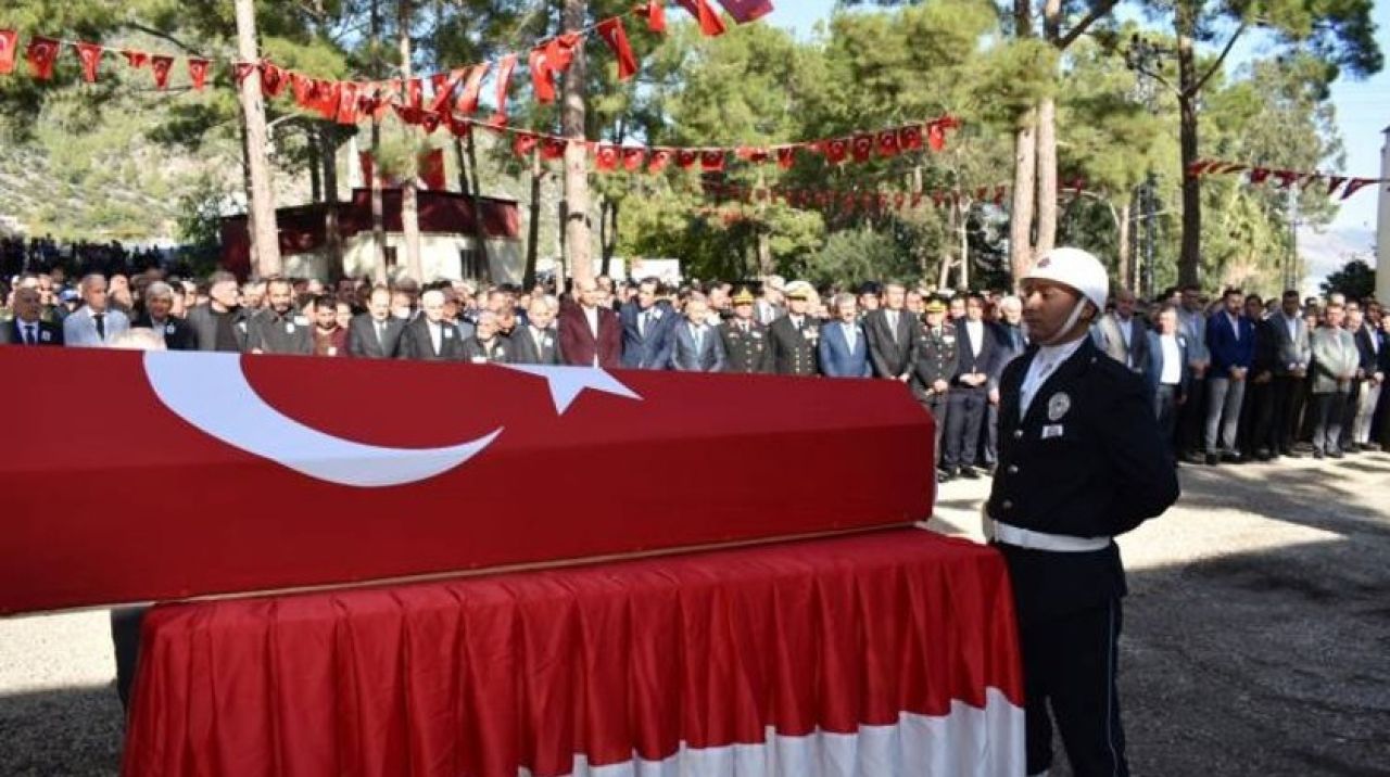 Trafik kazasında  hayatını kaybeden şehit Ramazan Tülek memleketi Bozyazı'da toprağa verildi