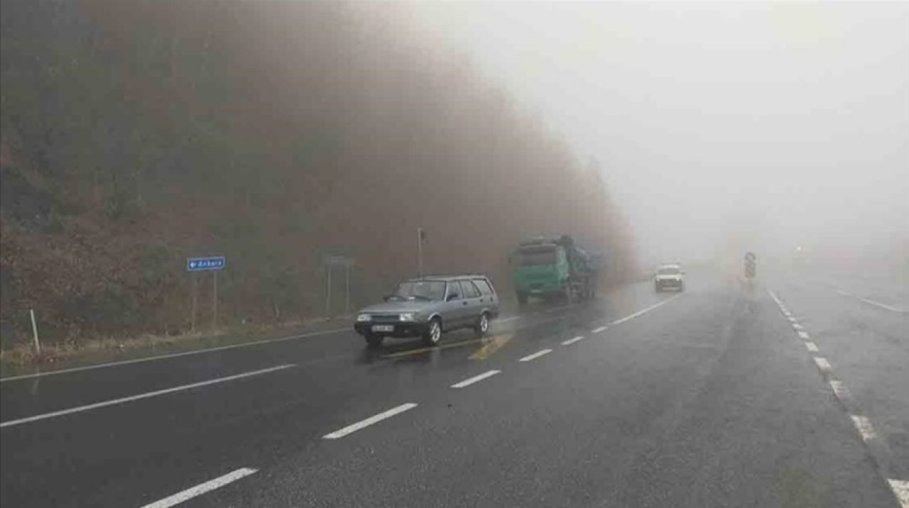 Bolu Dağı'nda sis ve sağanak etkili oluyor