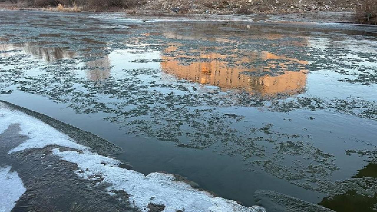 Ağrı buz kesti: Termometreler eksi 14'ü gösterdi