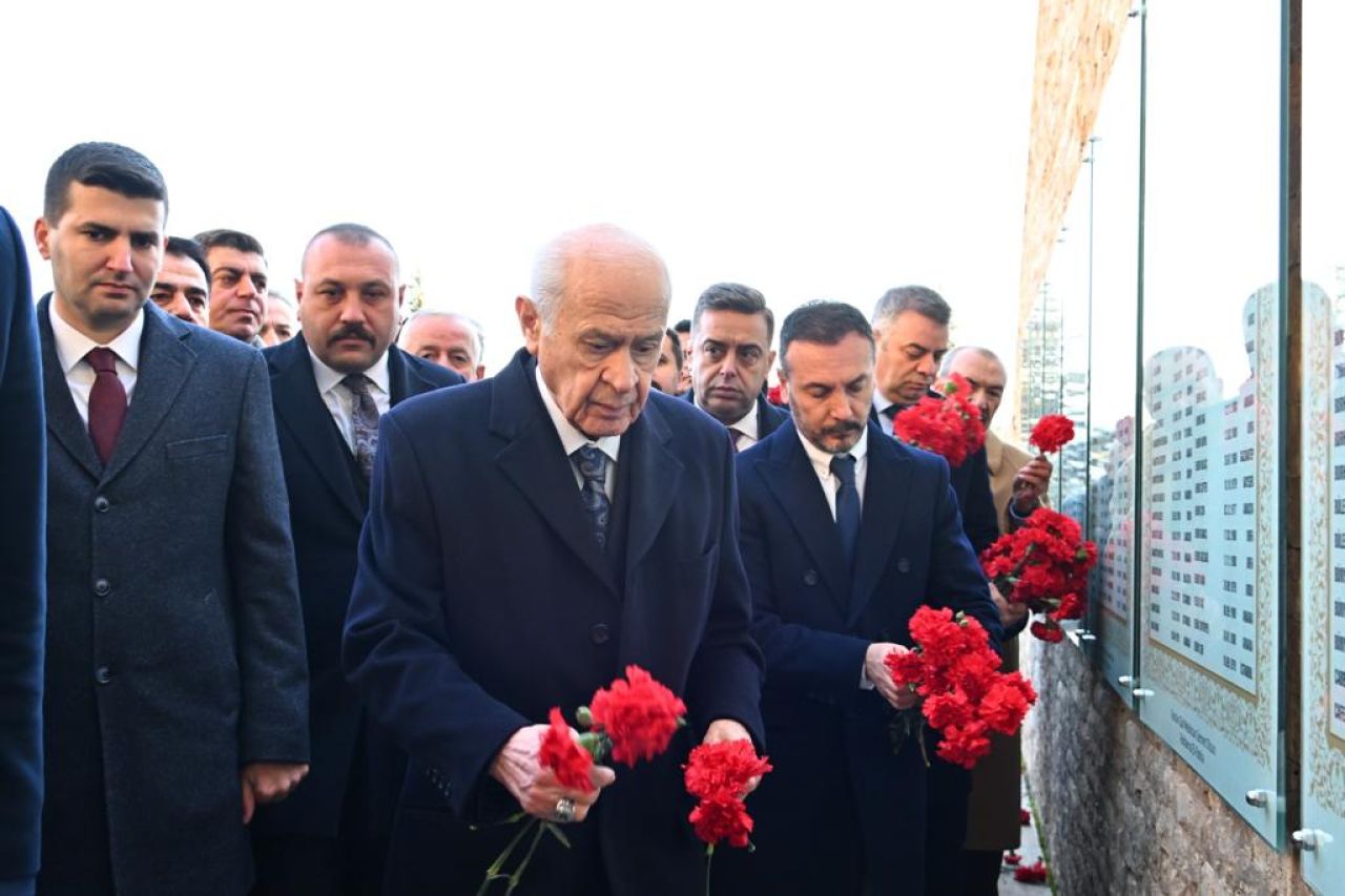 MHP Lideri Devlet Bahçeli'den Ülkücü Şehitler Anıtı ve Kızılcahamam Şehitler Ağacı ziyareti