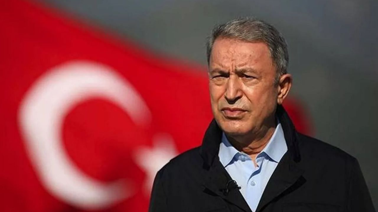 Bakan Akar: Kur'an yakan şerefsizlere karşı Türkiye var!