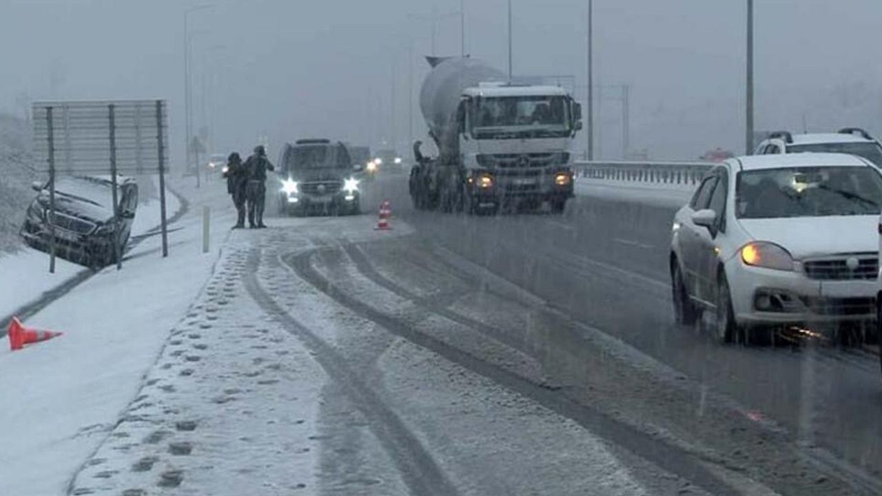 İstanbul'da beklenen kar yağışı başladı!