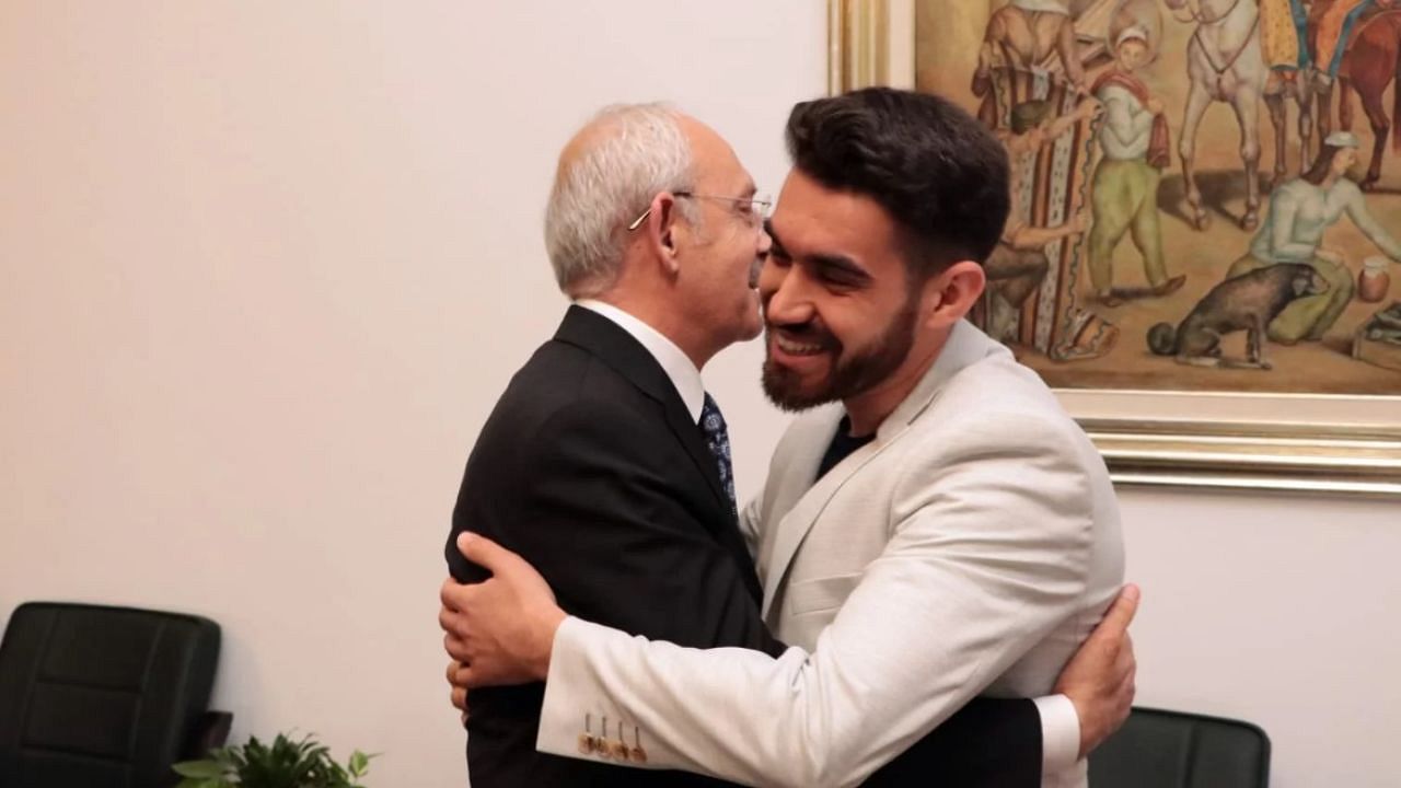 Kılıçdaroğlu'nun ağırladığı FETÖ'cü Taha Furkan Çetinkaya yurt dışına kaçtı