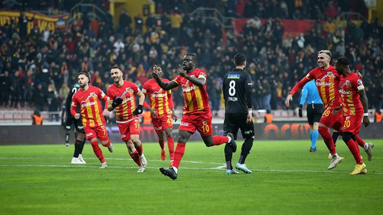 Kayseri, Sivas'ı 4 golle geçti