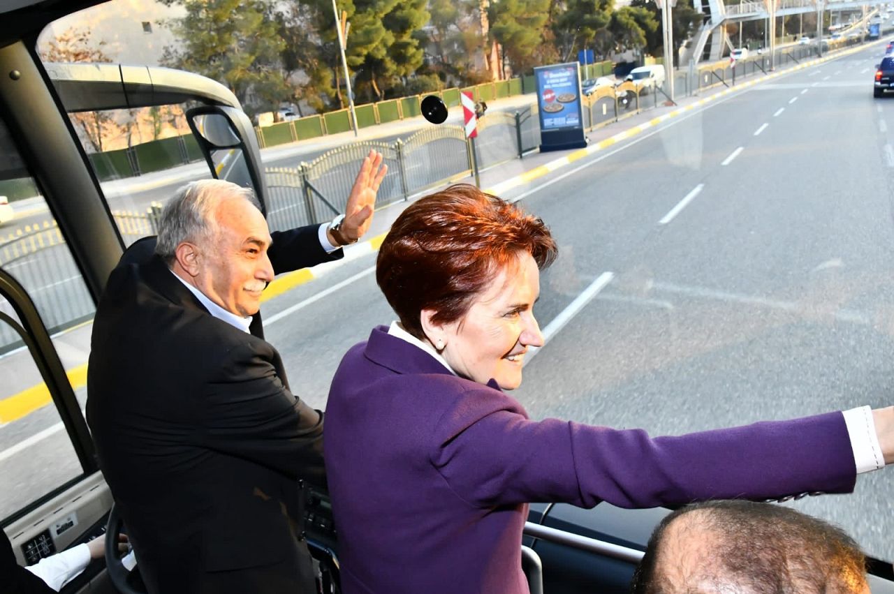 Akşener ile Fakıbaba Şanlıurfa'da boş yolları selamladı