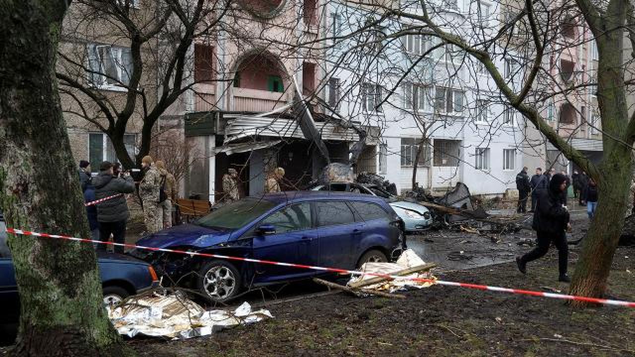 Ukrayna: Helikopter kazasının nedeninin sabotaj mı arıza mı olduğu araştırılıyor