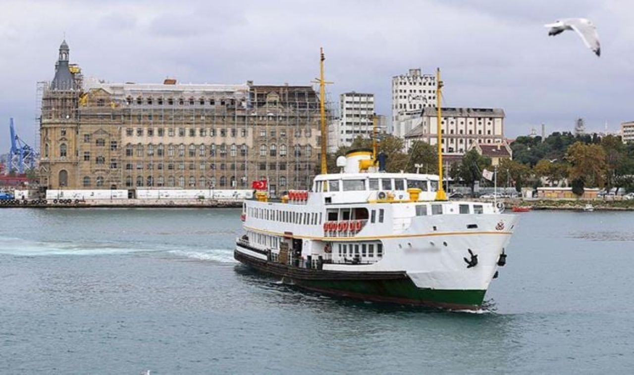 İstanbul'da vapur seferlerine lodos engeli