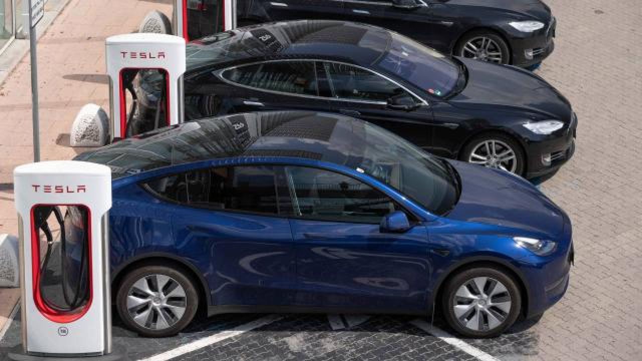 Bakan Varank: Tesla Türkiye pazarına girmek istiyor