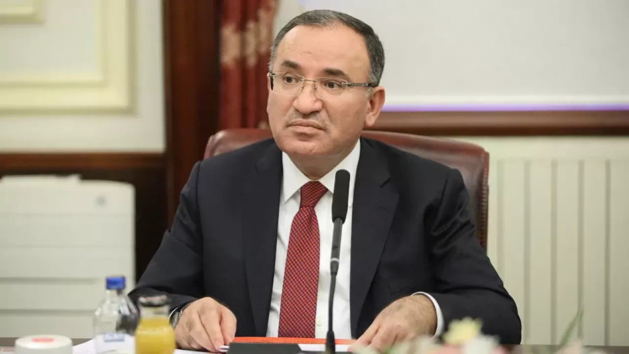 Bakan Bozdağ: Deprem bölgesinde davalar 2 ay süreyle ertelenecek