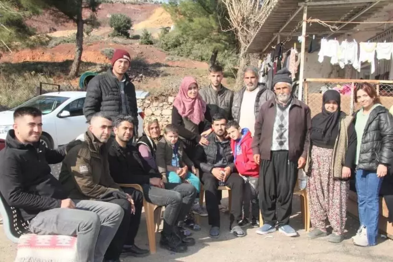 Depremde çifte kabusu yaşadılar! Son anda diri diri yanmaktan kurtuldular...