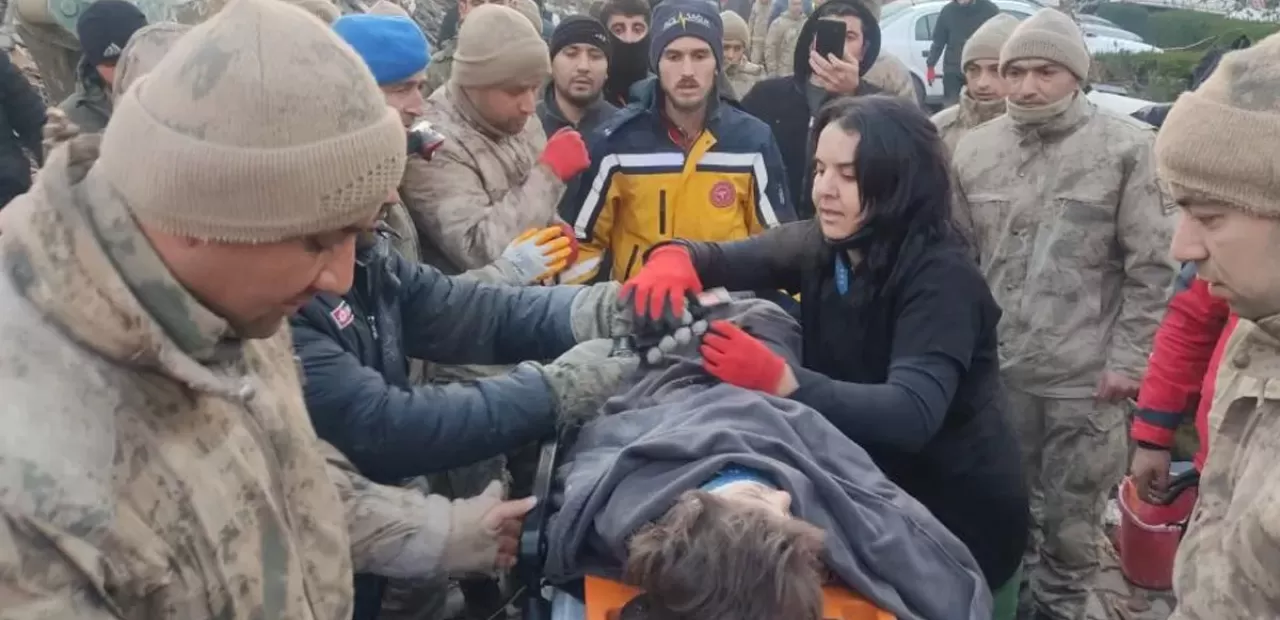 Hatay'dan 51 saat sonra gelen umut: 5 yaşındaki çocuk enkazdan çıkarıldı