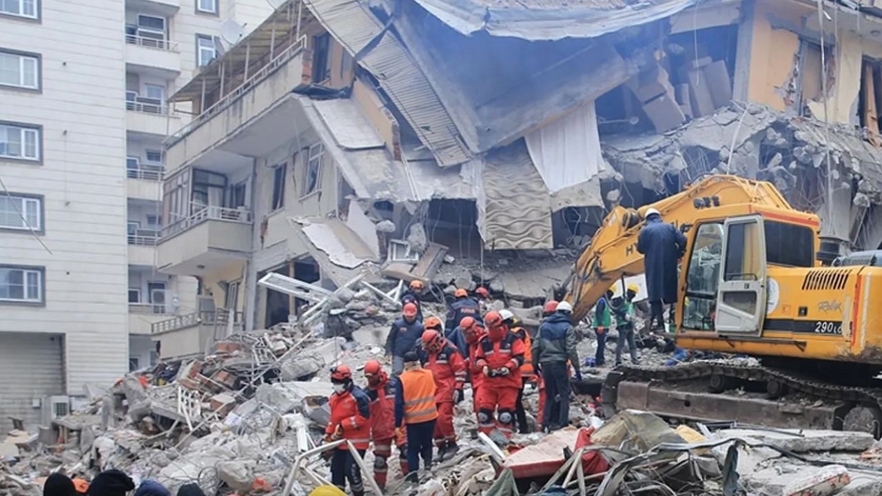 Hatay'da 4,3 büyüklüğünde deprem 