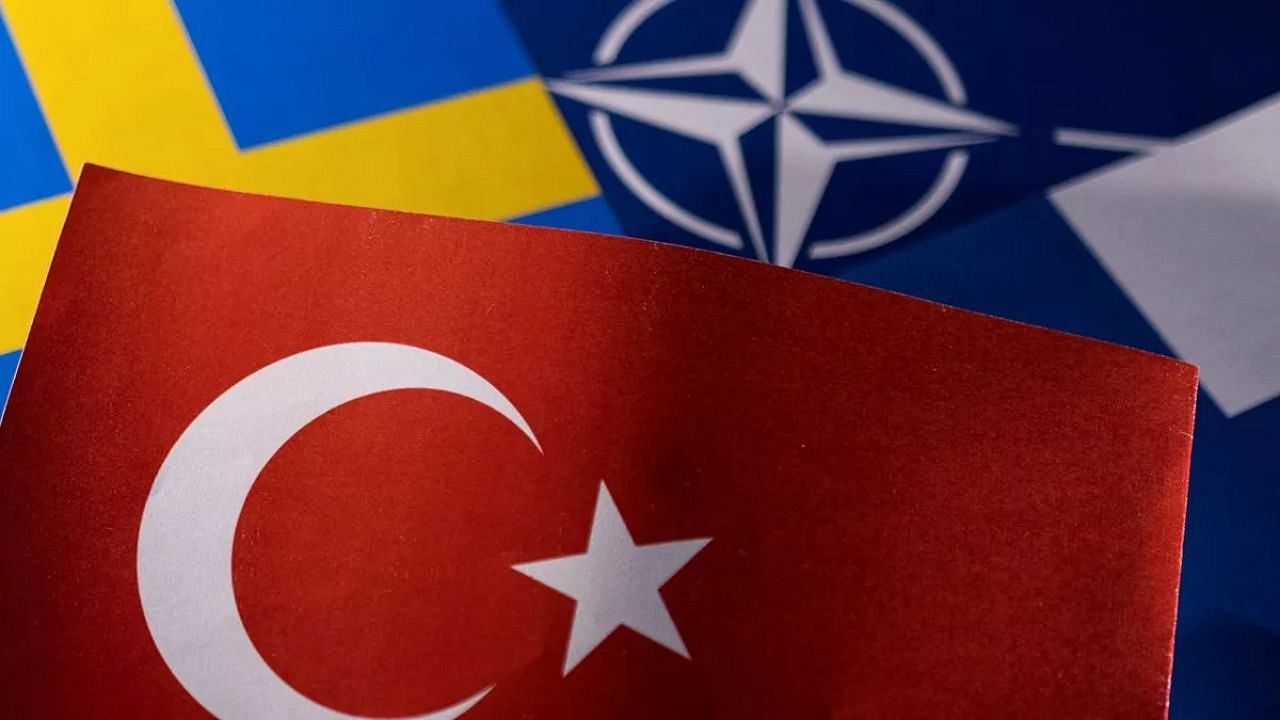 Finlandiya'da pek çok kişi İsveç'i beklemeden NATO'ya katılmaktan yana