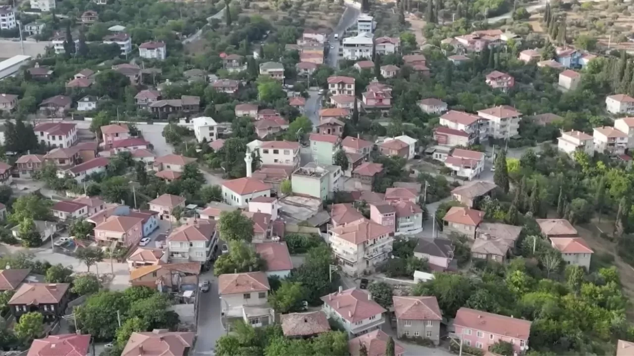 Depremle mücadelede Tavşancıl'ı hatırlamak: Kendi babasının kat çıkmasına dahi izin vermedi