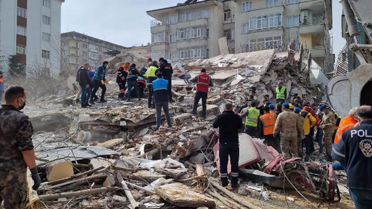 Malatya'da 5.6 büyüklüğünde deprem! 1 can kaybı, 69 yaralı