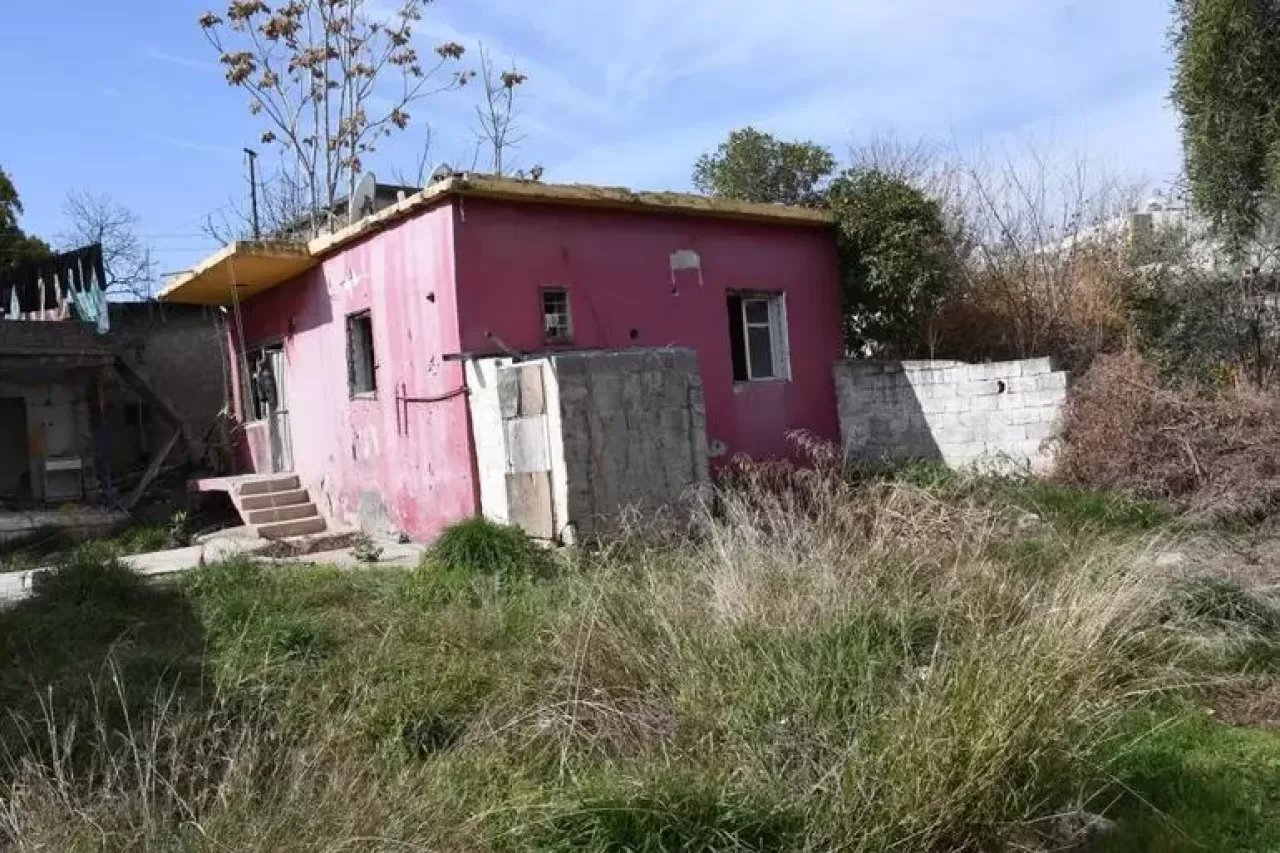 Türkiye'nin gündemine oturmuştu... Tarsus'taki gizemli ev satışa çıkarıldı