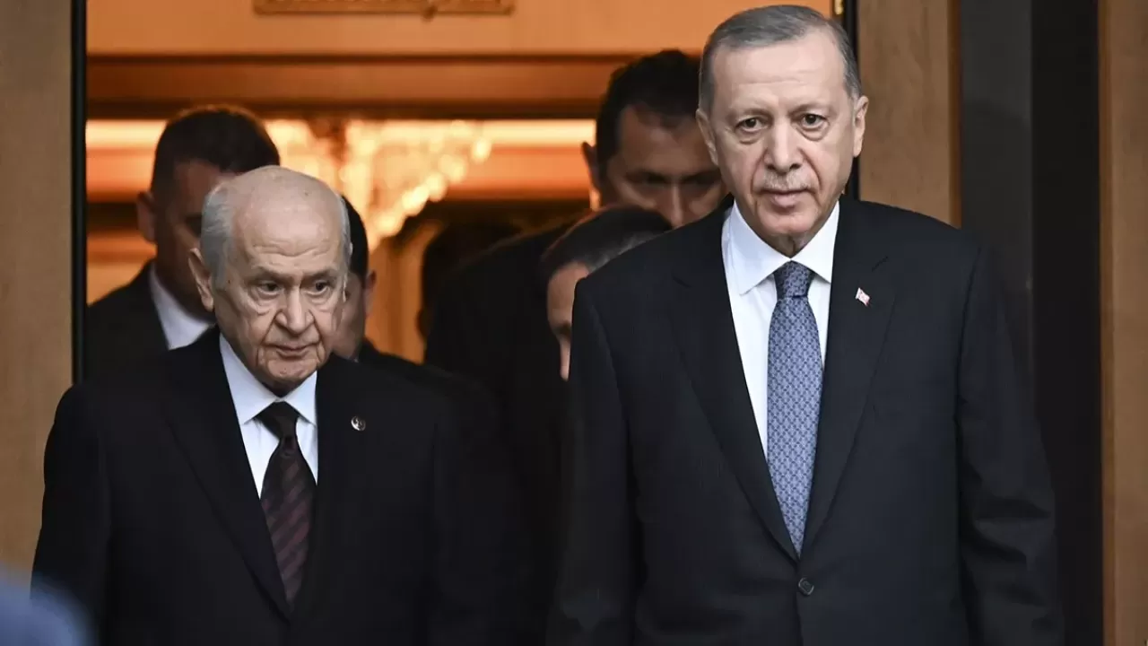 Cumhurbaşkanı Erdoğan ve Devlet Bahçeli incelemelerde bulunmak üzere depremden etkilenen Hatay'a gitti