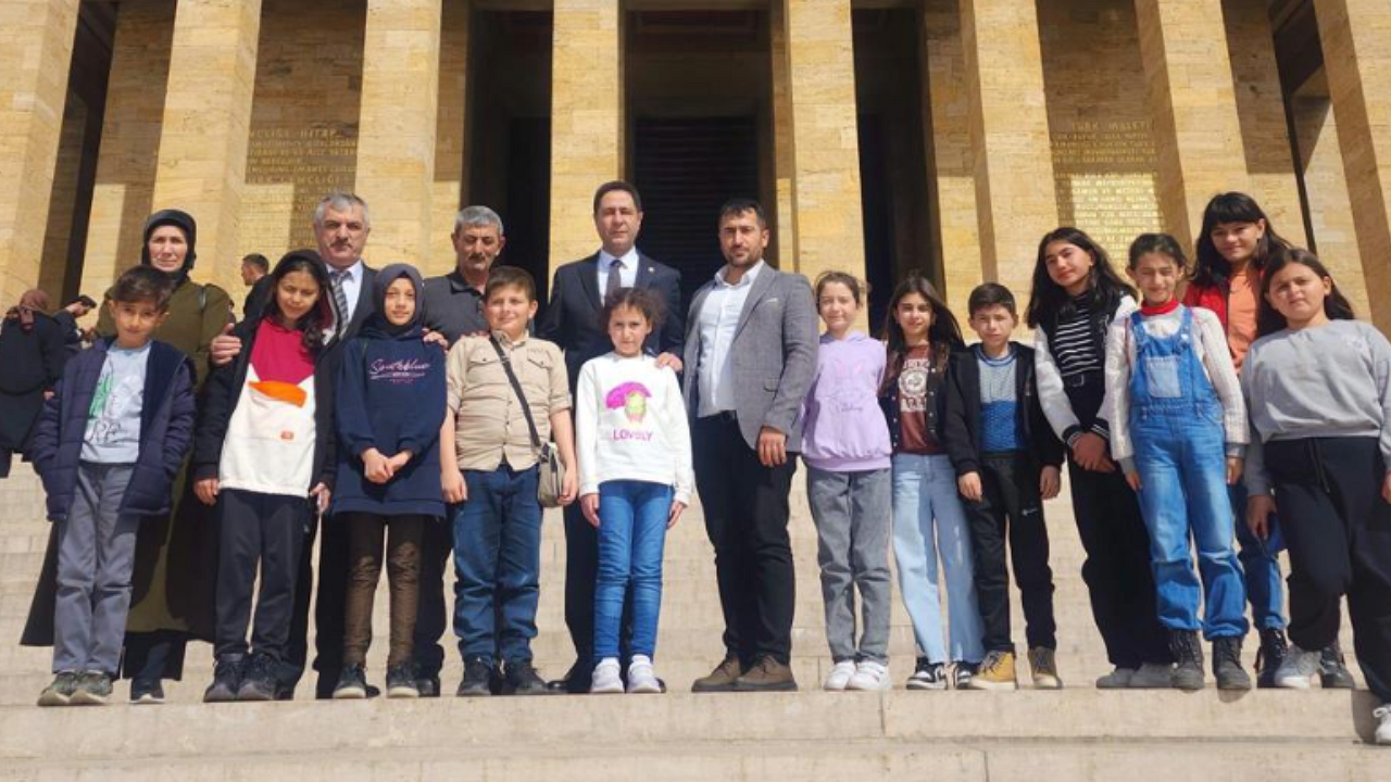 Anıtkabir ziyareti için biriktirdikleri paraları depremzedelere bağışlayan çocuklara MHP'li Yücel Bulut'tan jest