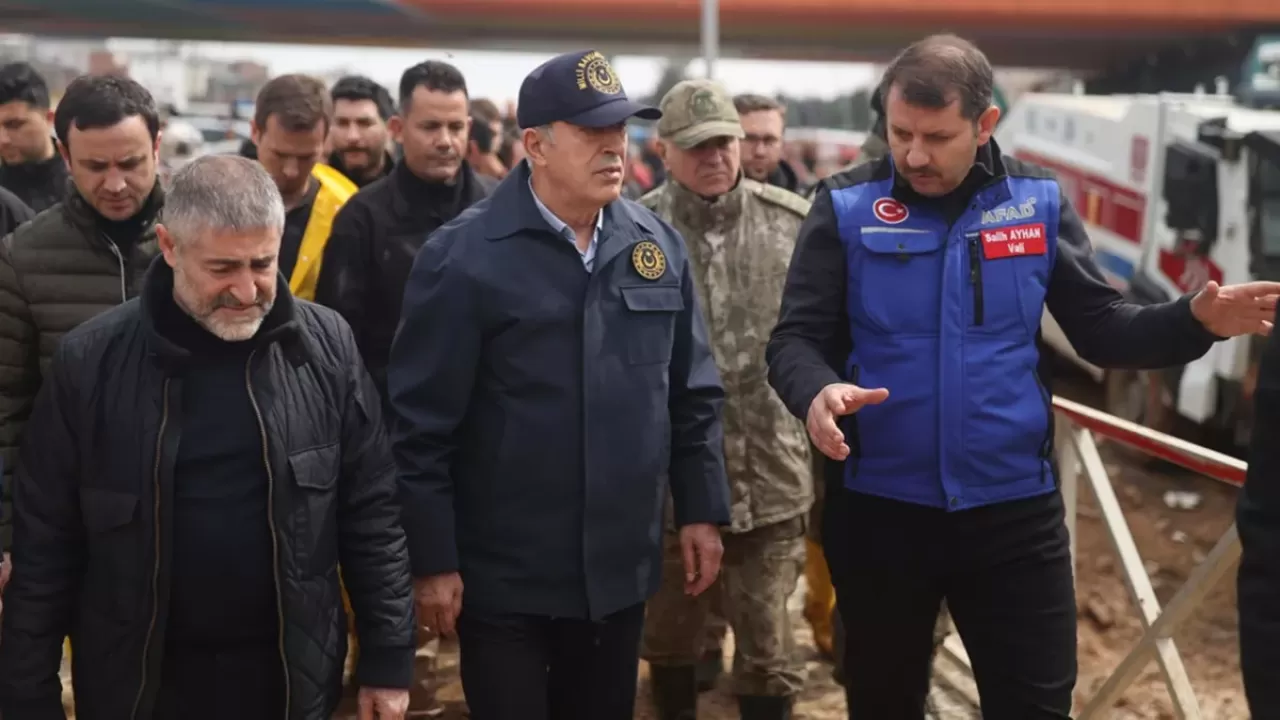 Mehmetçik bölgede! Bakan Akar: Ne kadar imkanımız varsa seferber ettik