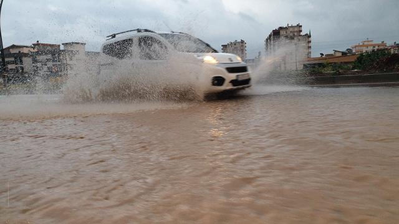 Meteoroloji'den 19 kente uyarı: Sağanak ve fırtına görülecek