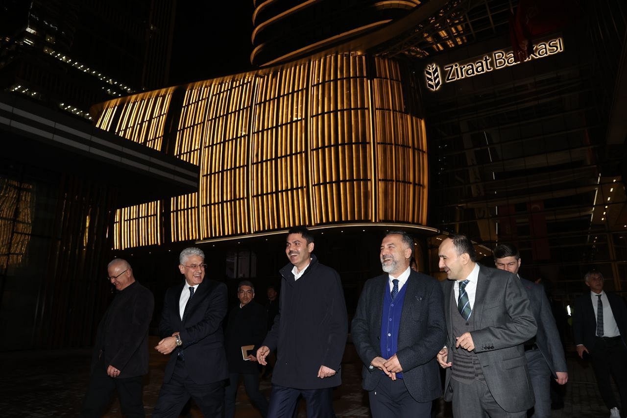 Bakan Kurum, İstanbul Finans Merkezi’nde medya yöneticileriyle iftar yemeğinde bir araya geldi