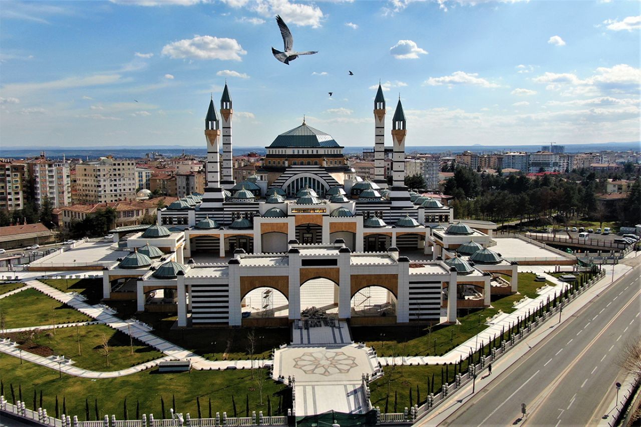 6 yıl önce temeli atılmıştı… 25 bin kişilik Selahattin Eyyubi Cami bugün açılıyor