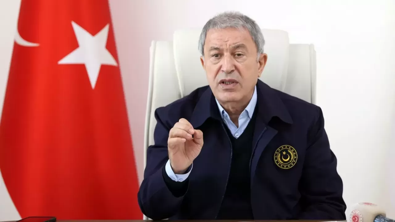 Bakan Akar: "Otobüsün ön tarafına PKK'lılar binmiş, YPG'liler binmiş, ortasında HDP var"