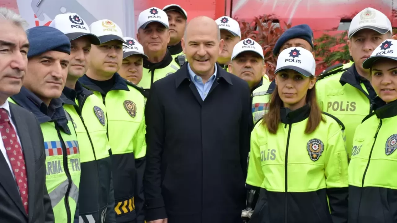 Bakan Soylu, helikopterle trafik denetimi yaptı