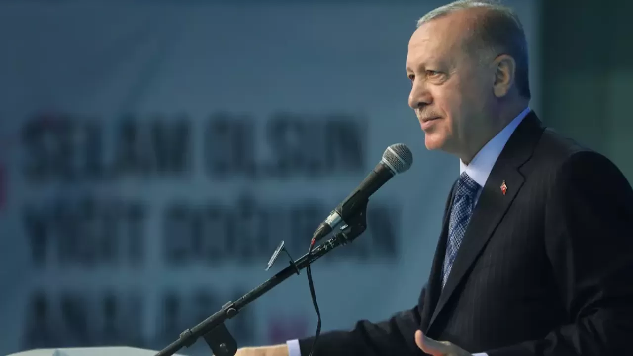 Cumhurbaşkanı Erdoğan: Biz başkaları gibi sanal gündemlerin peşinden koşmuyoruz!