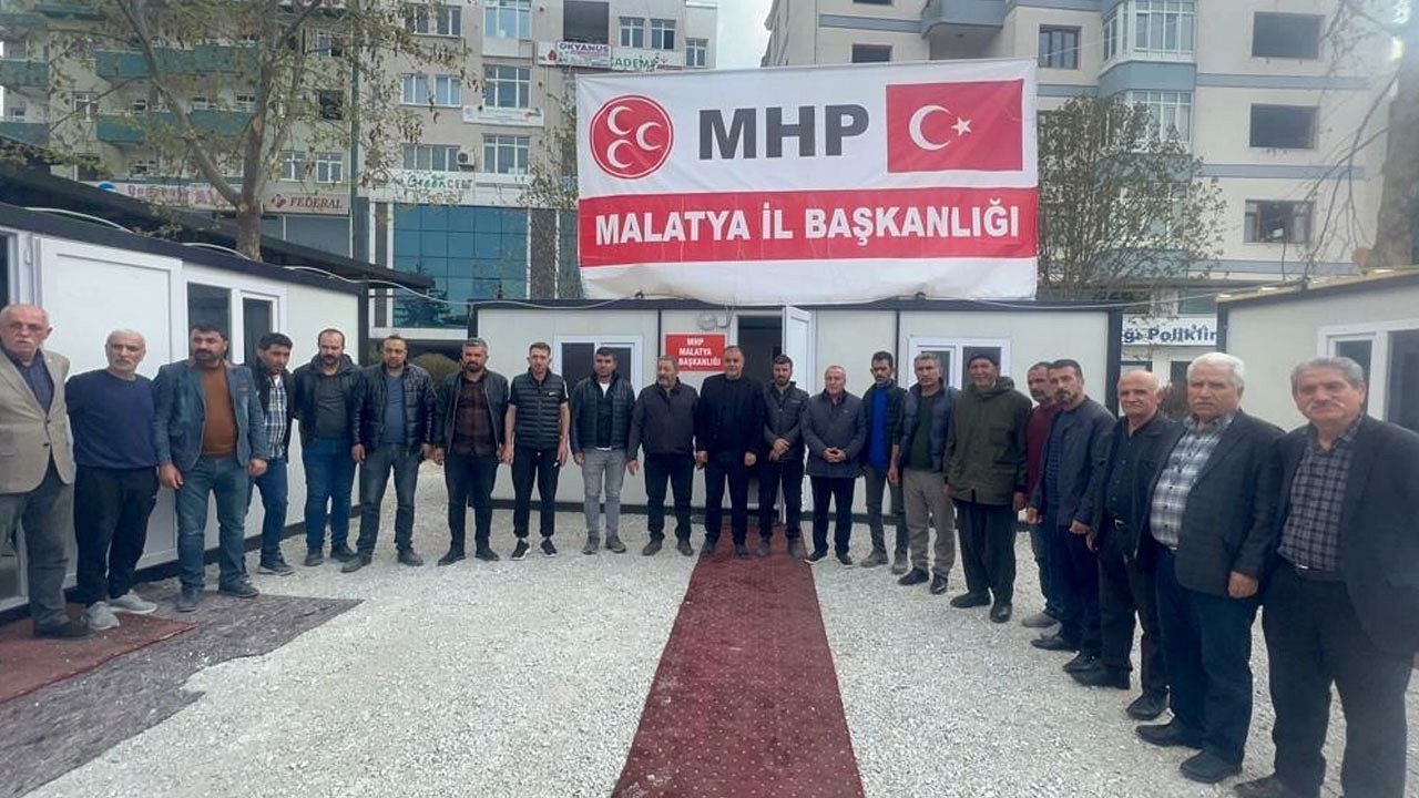 Gelecek Partisi'nden istifa ederek MHP’ye katıldılar