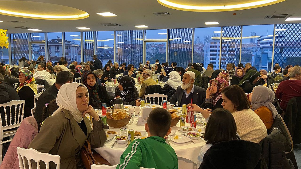 MHP, İstanbul’da depremzedeler için iftar programı düzenledi